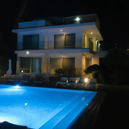 Royal Sugar Villa *